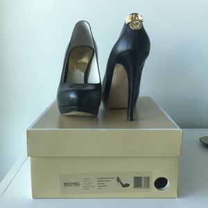 Michael Kors black “Hamilton” leather pumps